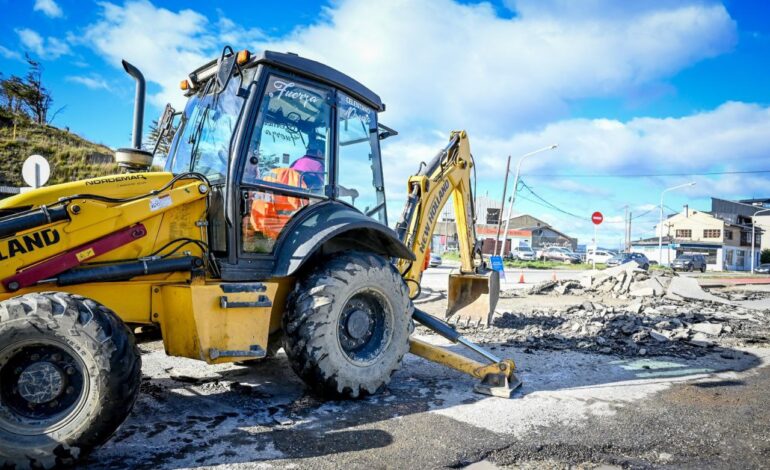 Ushuaia: Reparación de la trama vial en la Av. Perito Moreno