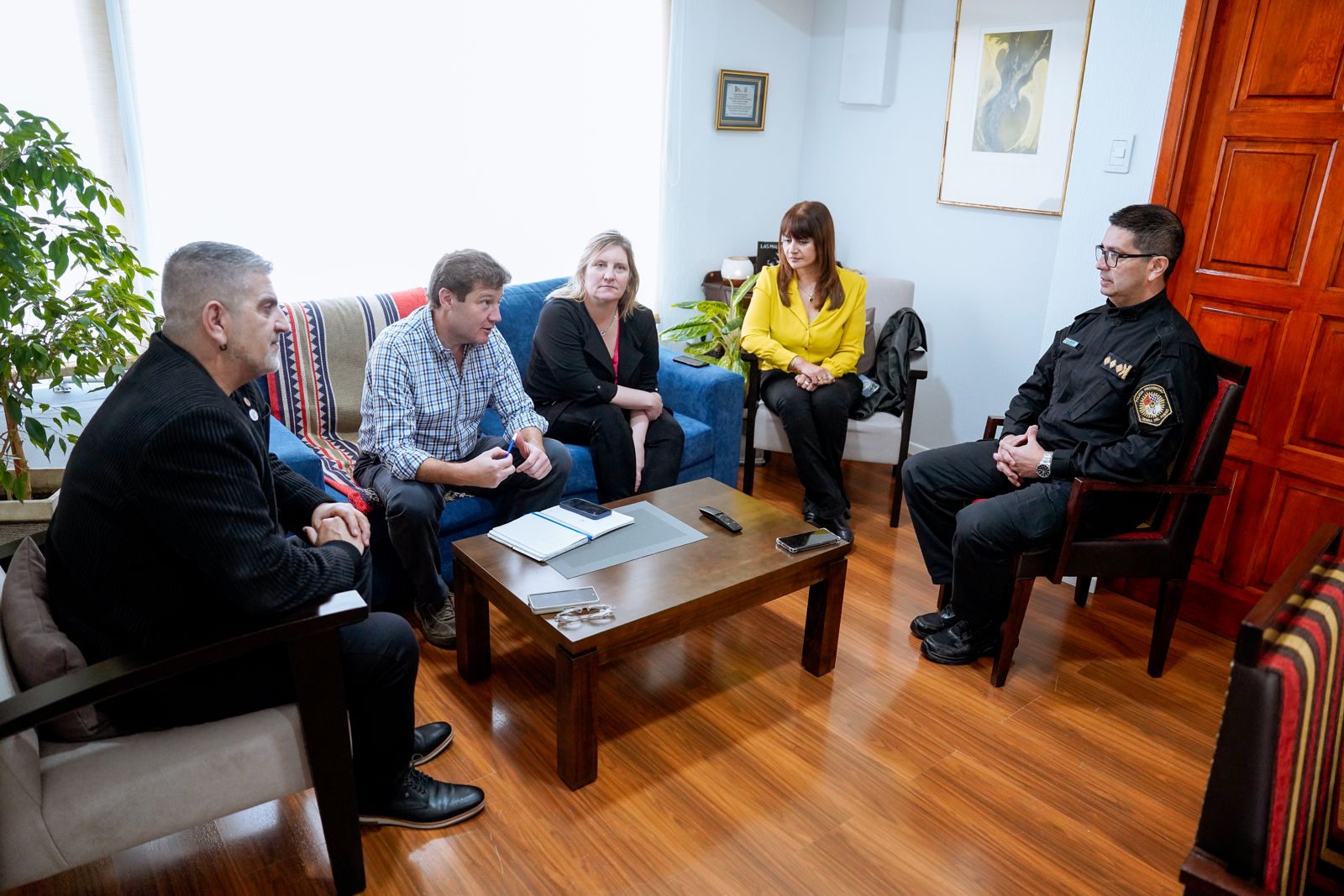 Melella anunció una operatoria especial para entregar lotes con servicios a trabajadores de educación, salud y seguridad