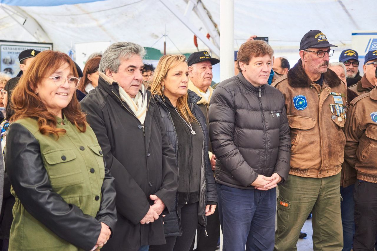 Se inauguró la carpa de los veteranos de guerra en la plaza Islas Malvinas de Ushuaia