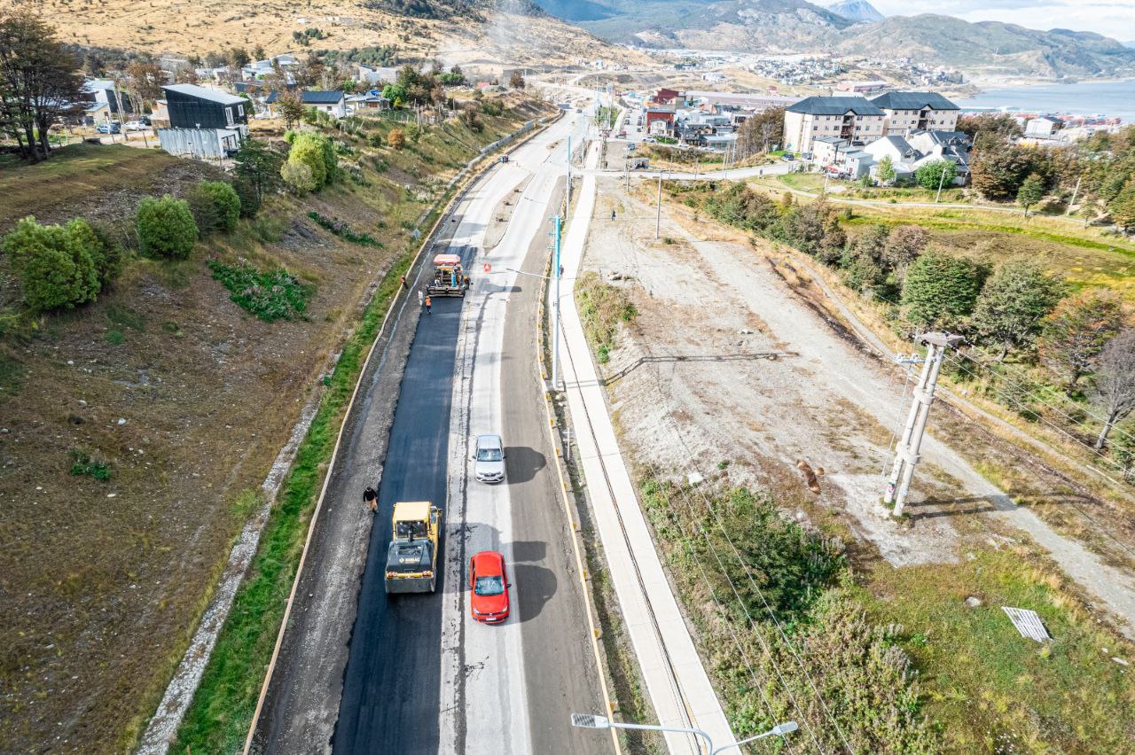 El municipio de Ushuaia culminó la repavimentación de un sector de avenida Héroes de Malvinas