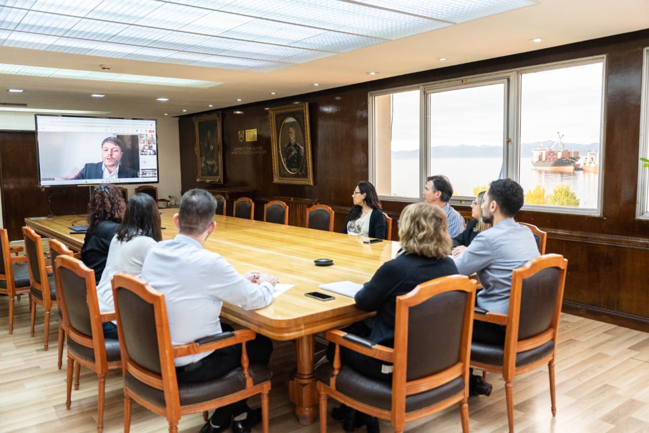 Se presentó en Tierra del Fuego el programa de educación financiera en el aula