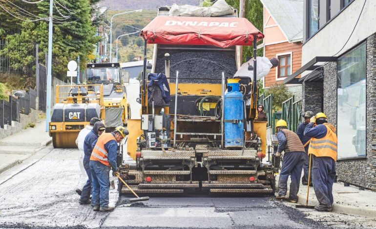 Recuperación de la trama vial: repavimentaron tramos de las calles Onas y Monseñor Scriva