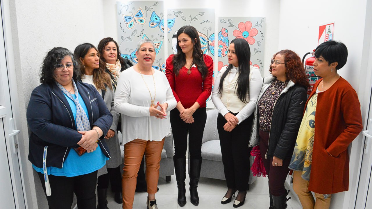 Zamora y la artista plástica Shadra inauguraron la muestra ‘Impulso’ en el Concejo Deliberante