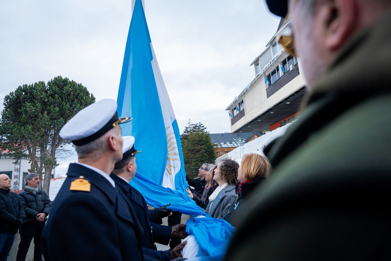 Con un “banderazo desde el fin del mundo”, Tierra del Fuego conmemoró un nuevo 20 de junio