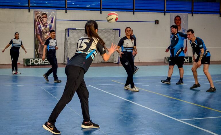 Encuentro de rugby bajo techo