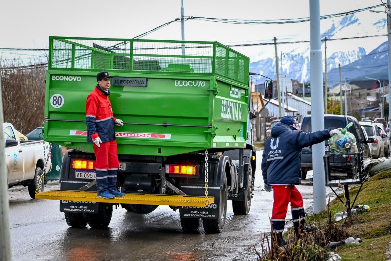 La municipalidad lanzó la recolección selectiva de residuos puerta a puerta en dos barrios de Ushuaia