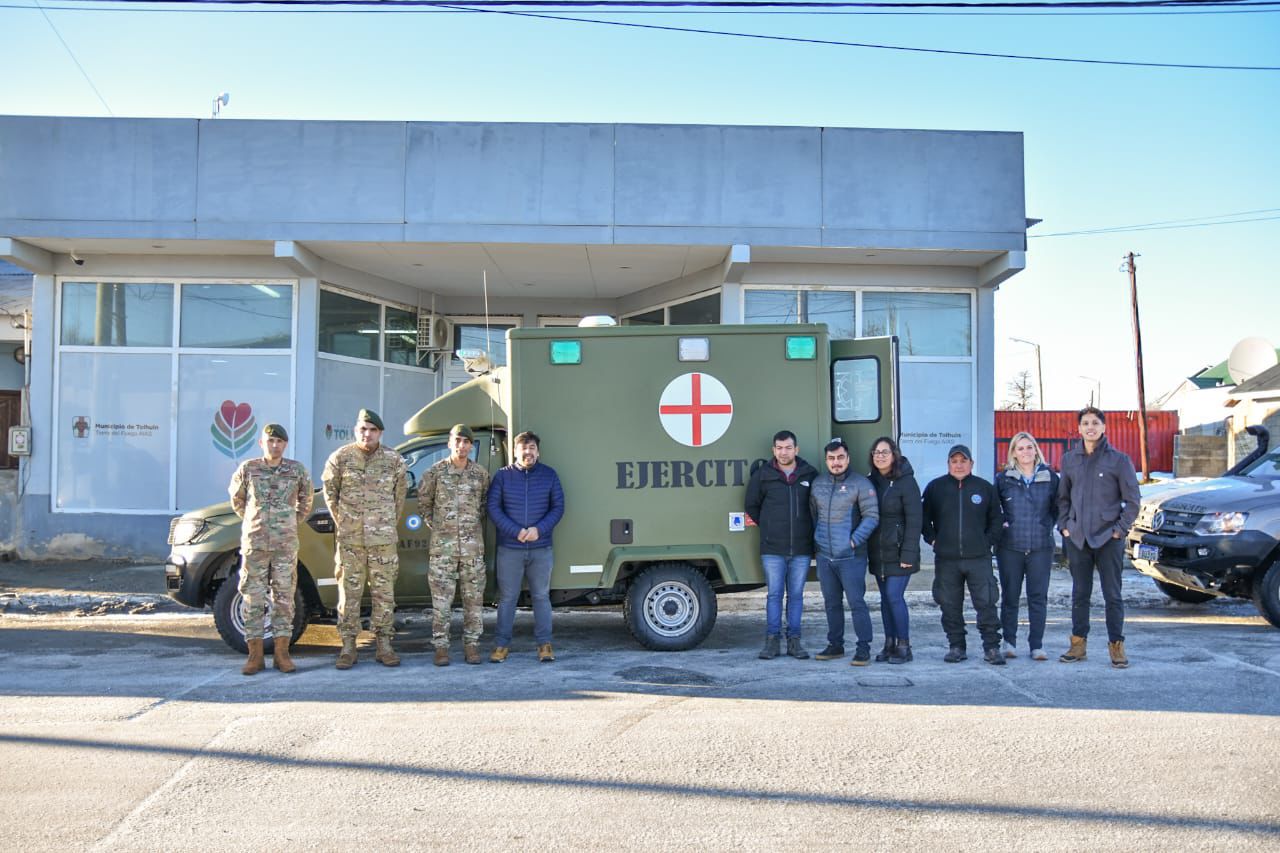 El Ejército Argentino presenta nueva ambulancia para fortalecer trabajo conjunto con el Municipio