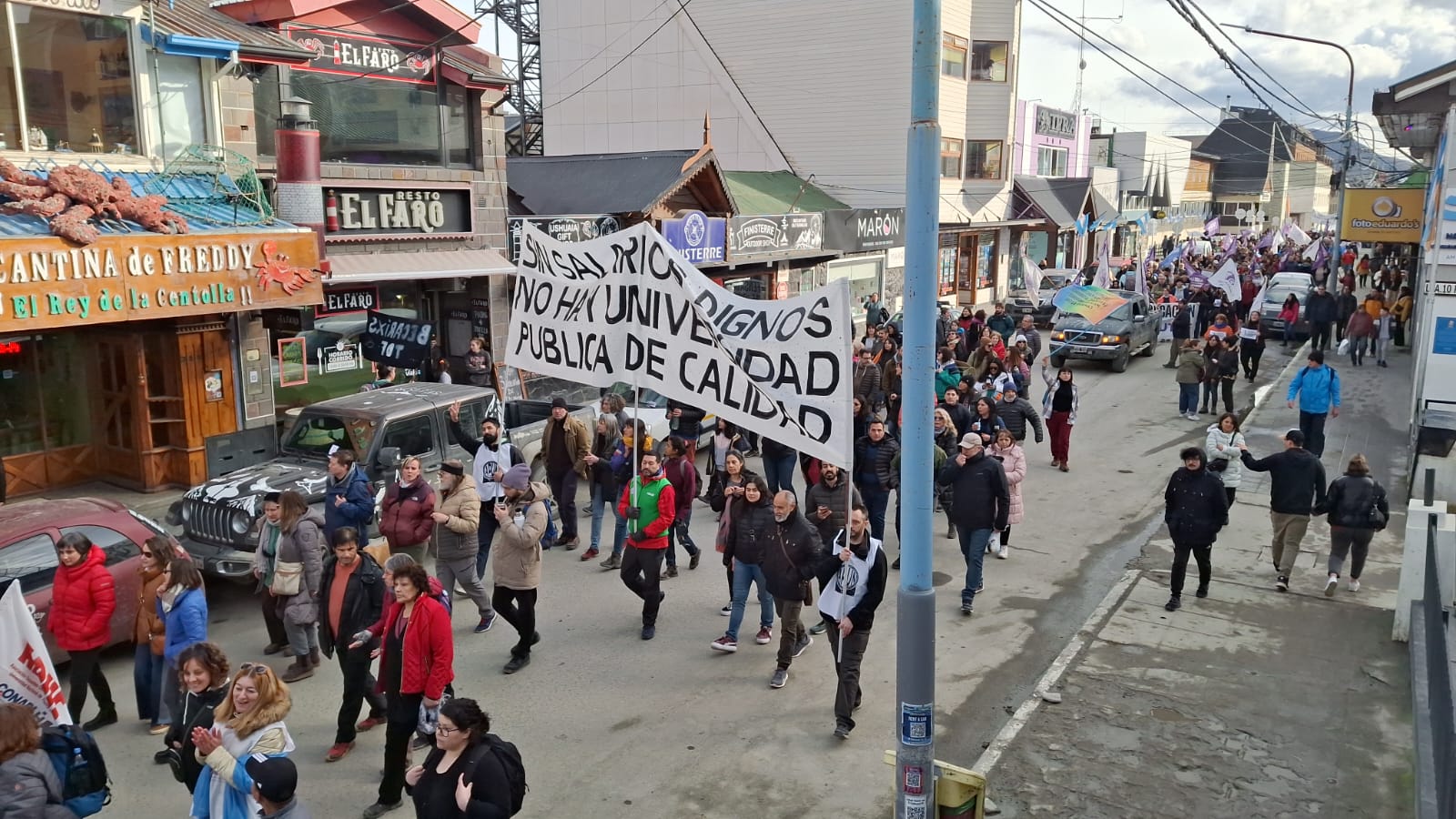 Una multitudinaria marcha empañada por el ego gremial