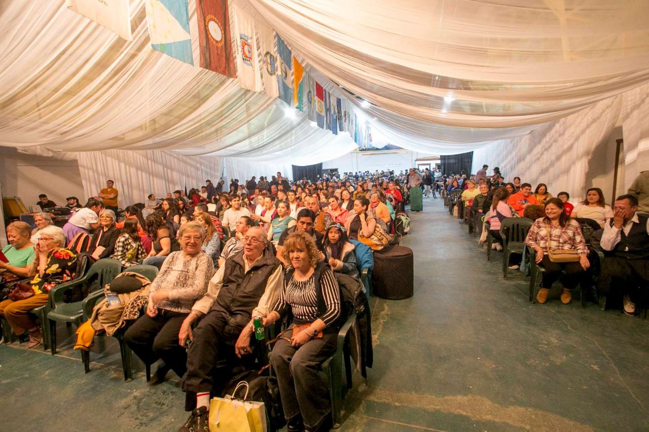 El Centro Cultural Esther Fadul vivió una noche llena de música y baile