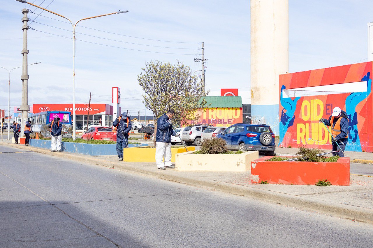 El municipio embellece los espacios públicos de la ciudad