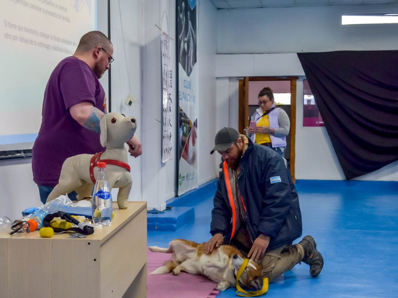 La municipalidad y el CENT Nº11 realizaron la primera certificación en primeros auxilios y RCP en perros y gatos 