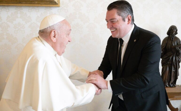 Papa Francisco junto a Martín Perez: “Sigan trabajando por la paz y la defensa de la soberanía en el fin del mundo”