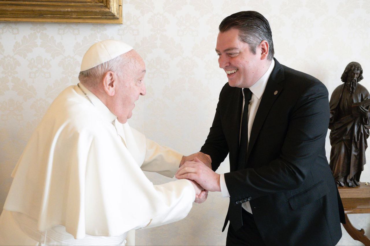 Papa Francisco junto a Martín Perez: “Sigan trabajando por la paz y la defensa de la soberanía en el fin del mundo”