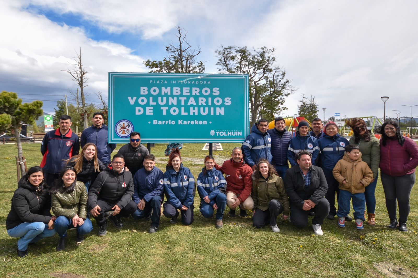 Inauguraron el cartel de la Plaza Integradora Bomberos Voluntarios en Tolhuin