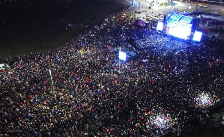 Encendido del arbolito: Río Grande vibró al ritmo de los palmeras