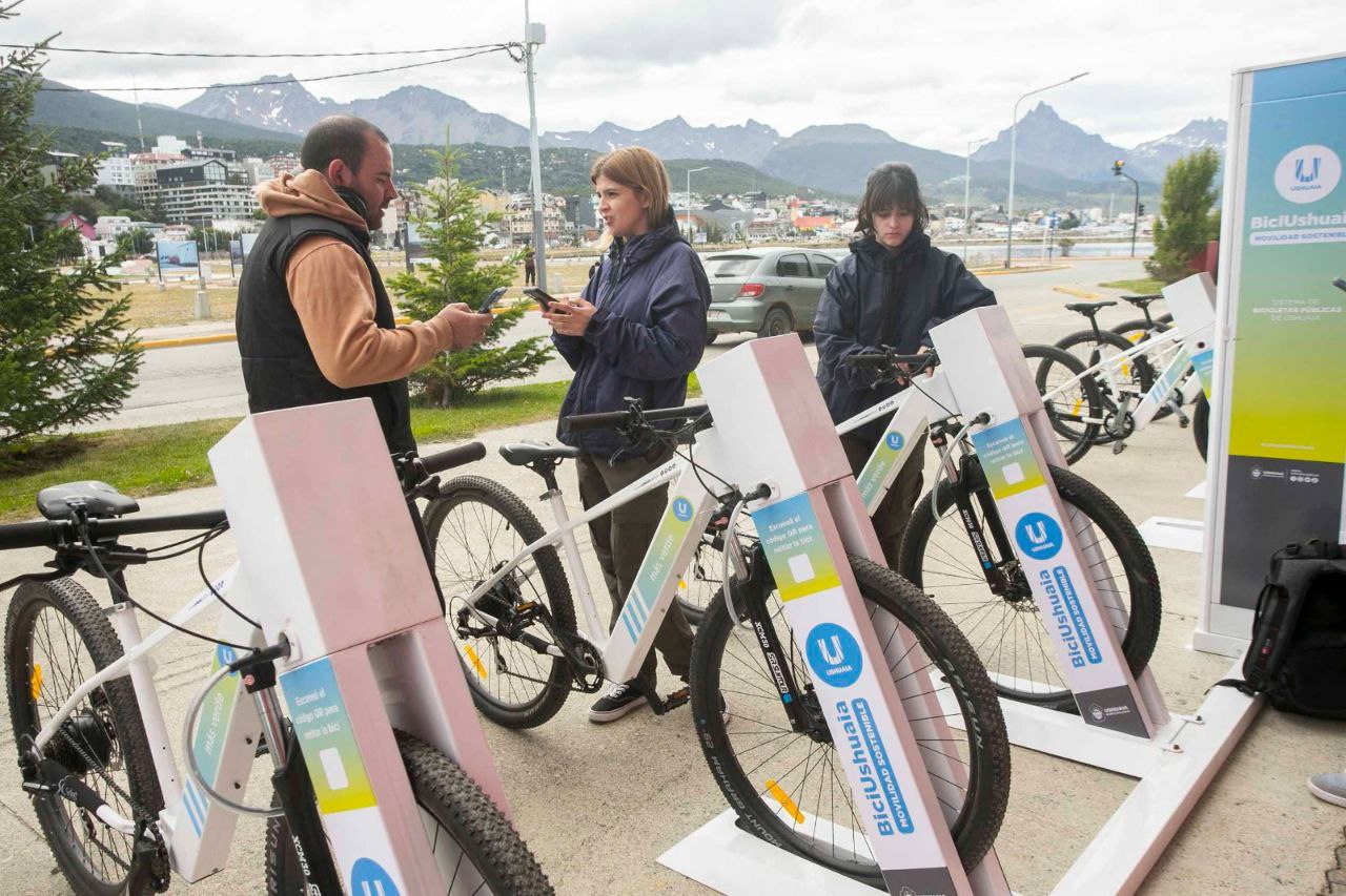 La municipalidad de Ushuaia puso en marcha las tres primeras estaciones de bicicletas eléctricas