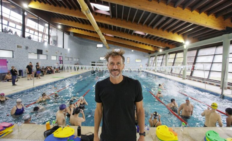 Meolans brindó una clínica de natación y destacó la infraestructura de Ushuaia