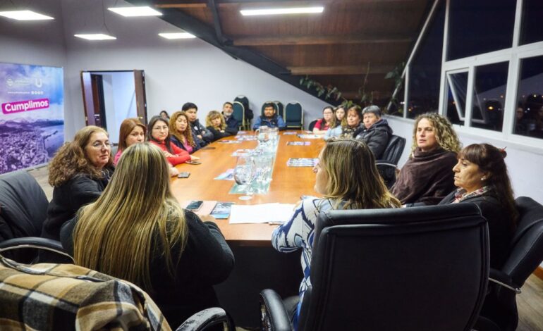 El municipio recibió a familias del grupo “volver a casa” en el marco del programa “Ushuaia estudia”