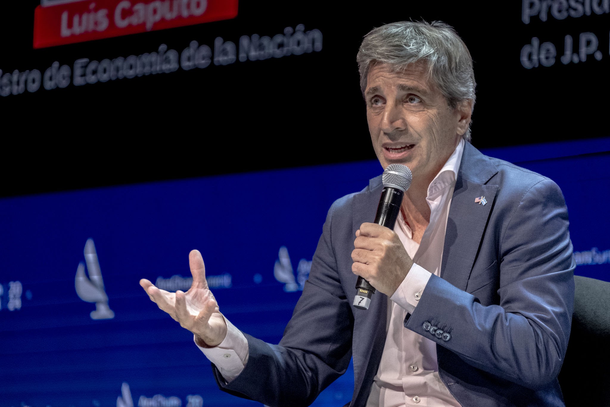 Caputo redobla la apuesta contra la industria fueguina: “la decisión fue mía”