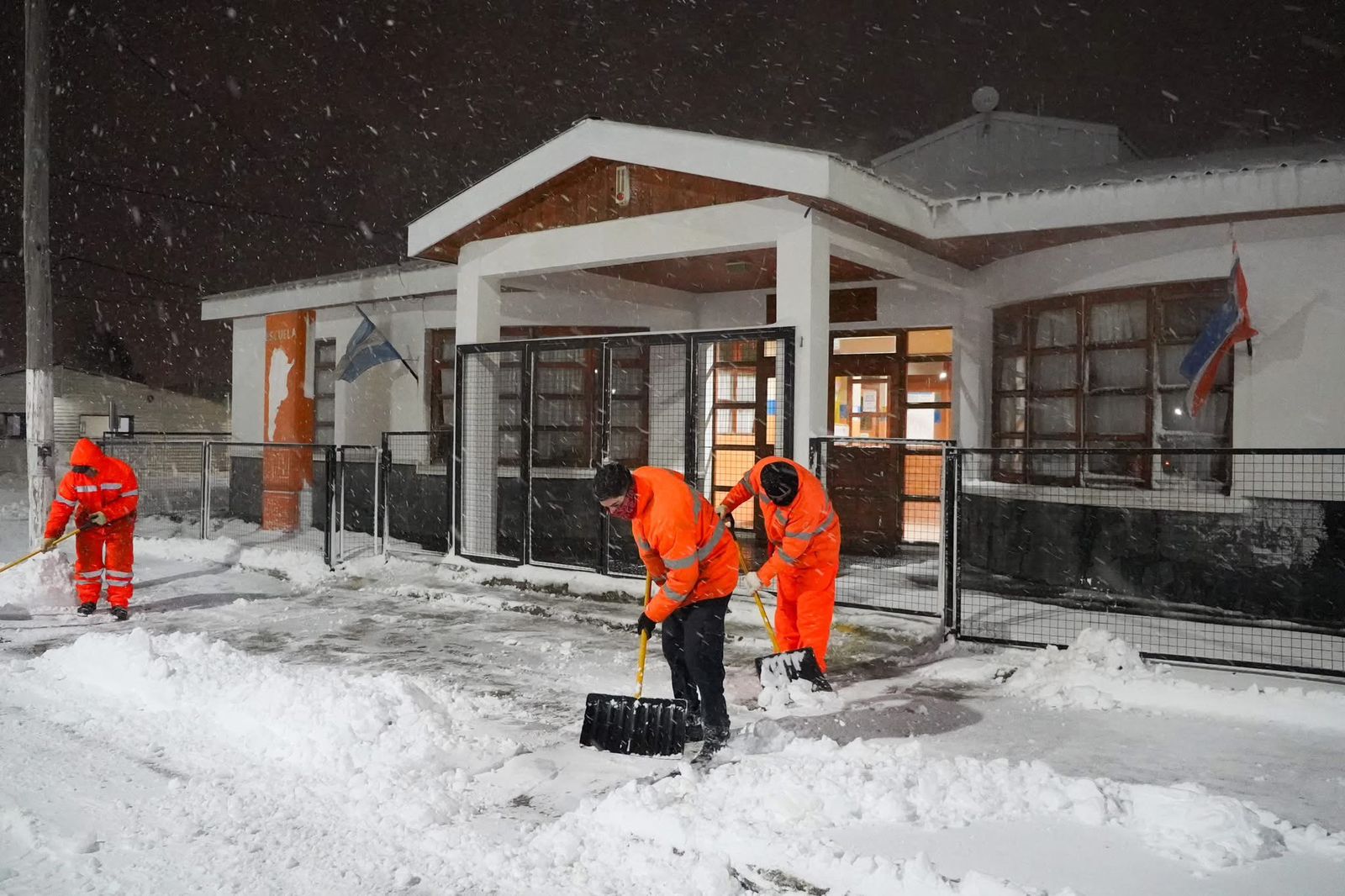 El Municipio de Tolhuin refuerza las tareas de limpieza en las calles