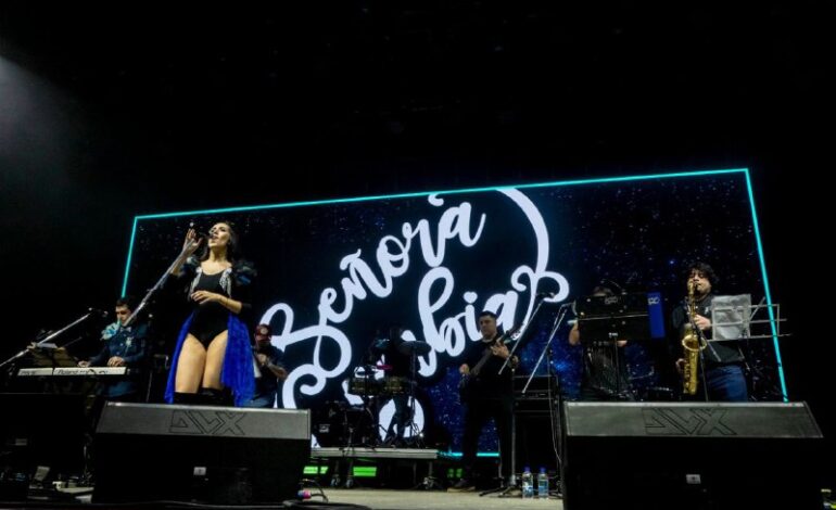 La “noche tropical” hizo vibrar el microestadio José “Cochocho Vargas de música y baile”